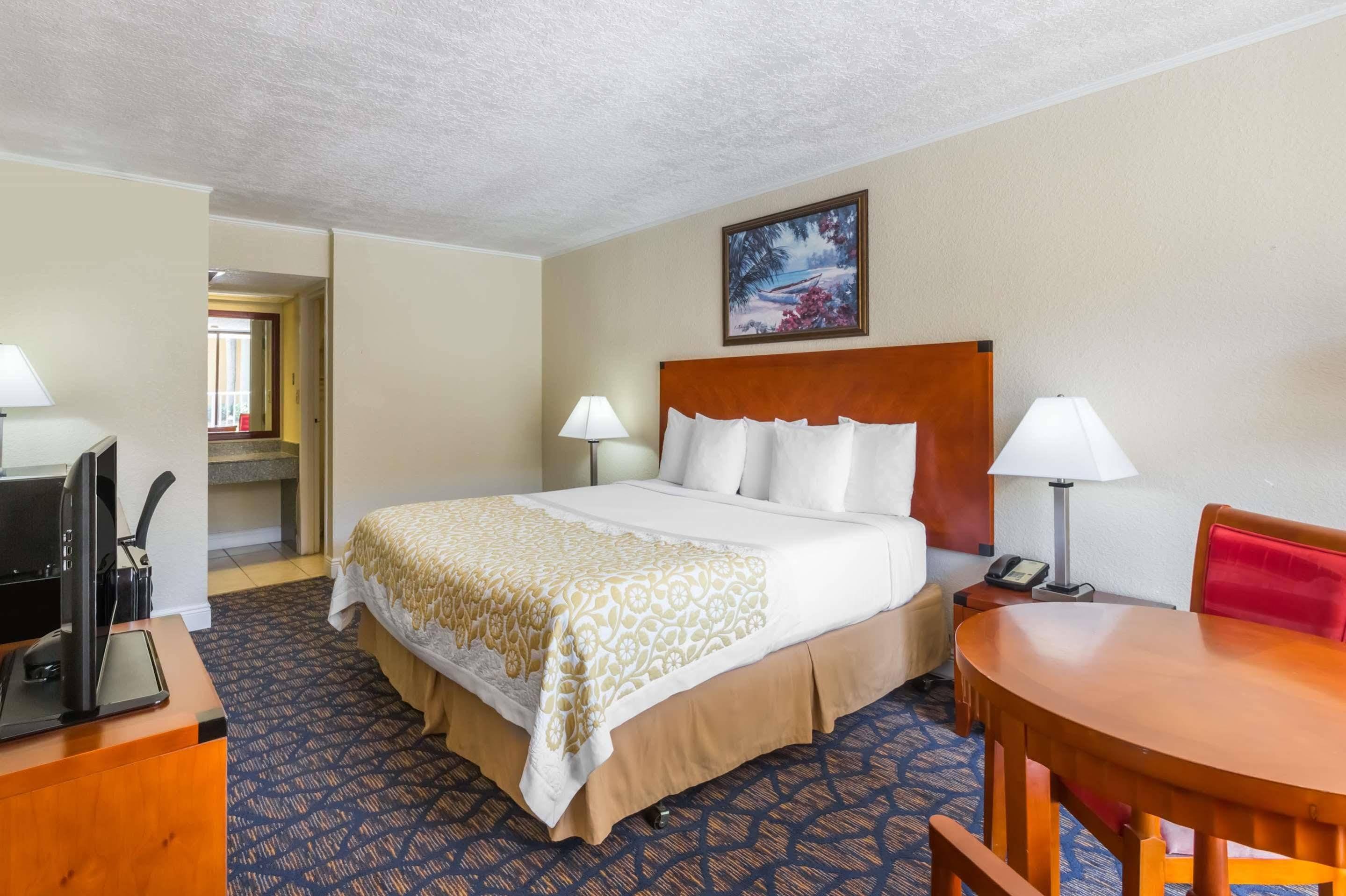 Days Inn & Suites By Wyndham Clermont Esterno foto