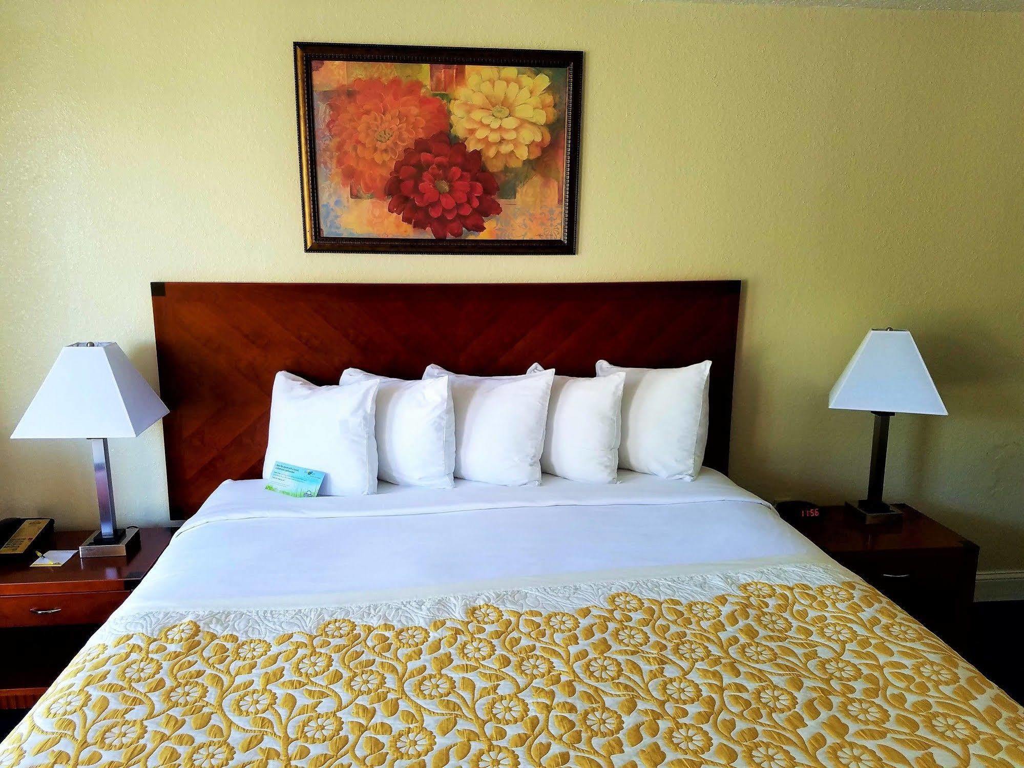 Days Inn & Suites By Wyndham Clermont Esterno foto