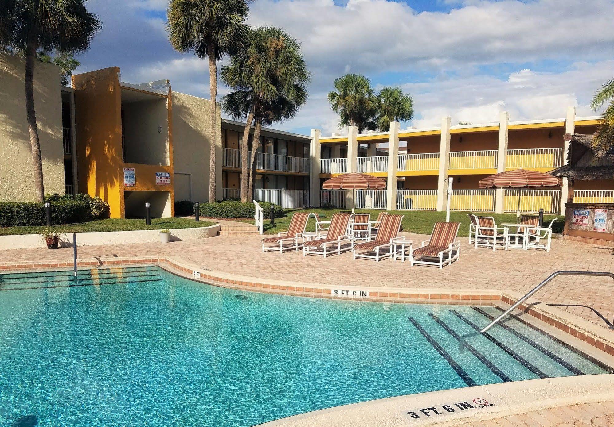 Days Inn & Suites By Wyndham Clermont Esterno foto