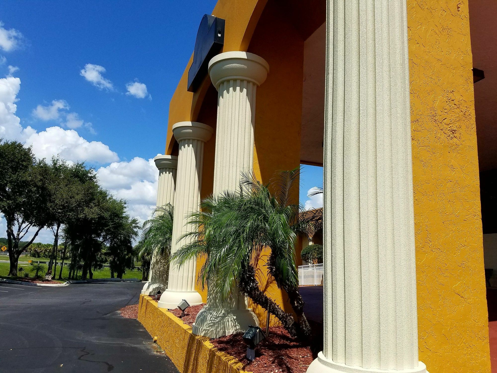 Days Inn & Suites By Wyndham Clermont Esterno foto